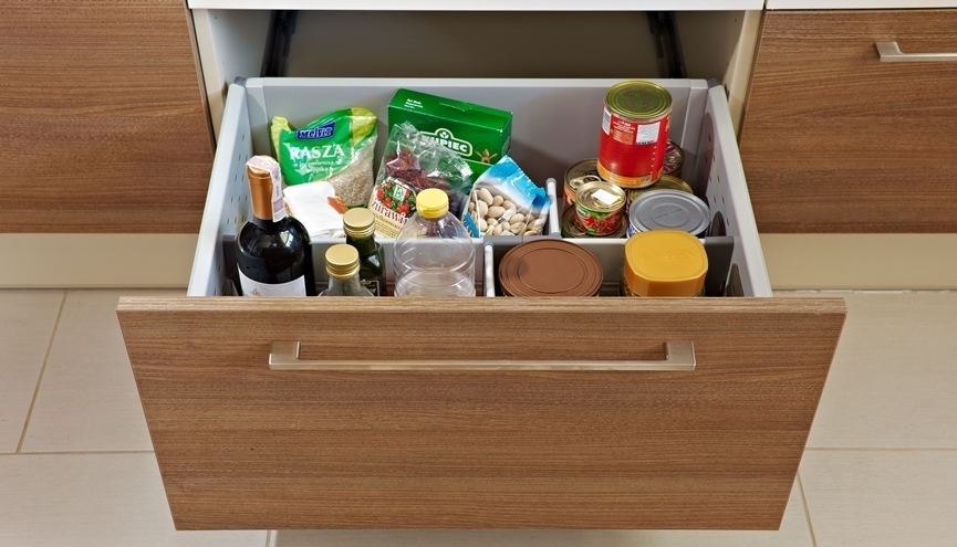 Jak zorganizować wygodną strefę przechowywania zapasów w kuchni ?