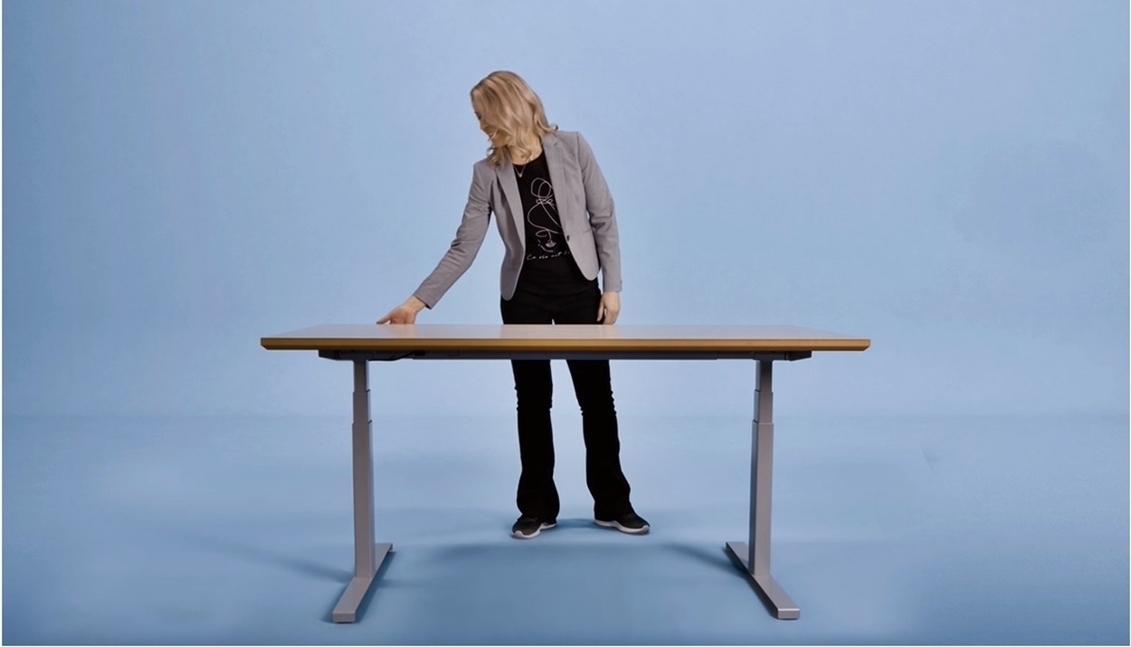 Dlaczego warto korzystać z biurka do pracy siedząco-stojącej?