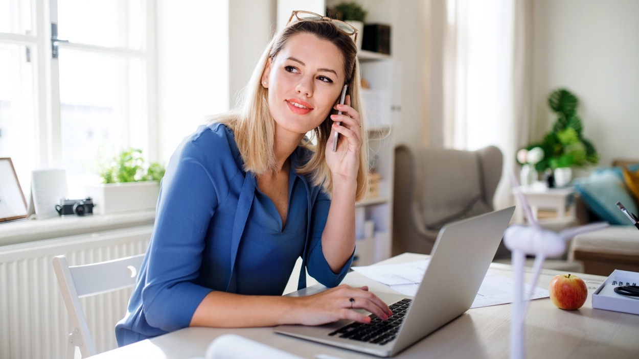 Zostajemy w domu. Jak urządzić home office?